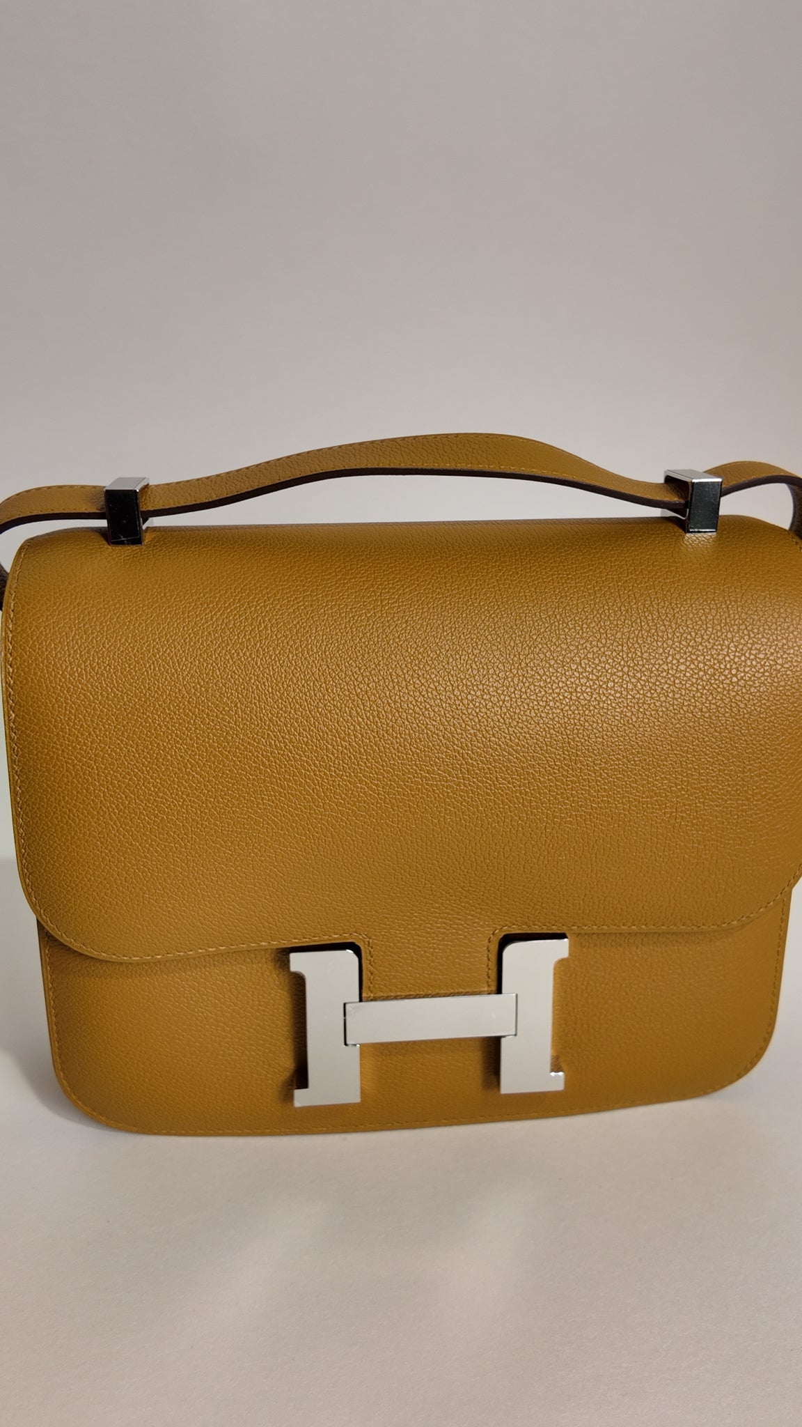 HERMES GOLD CONSTANCE 24 EPSOM W/ PALLADIUM HARDWARE - PRISTINE. FULL SET.