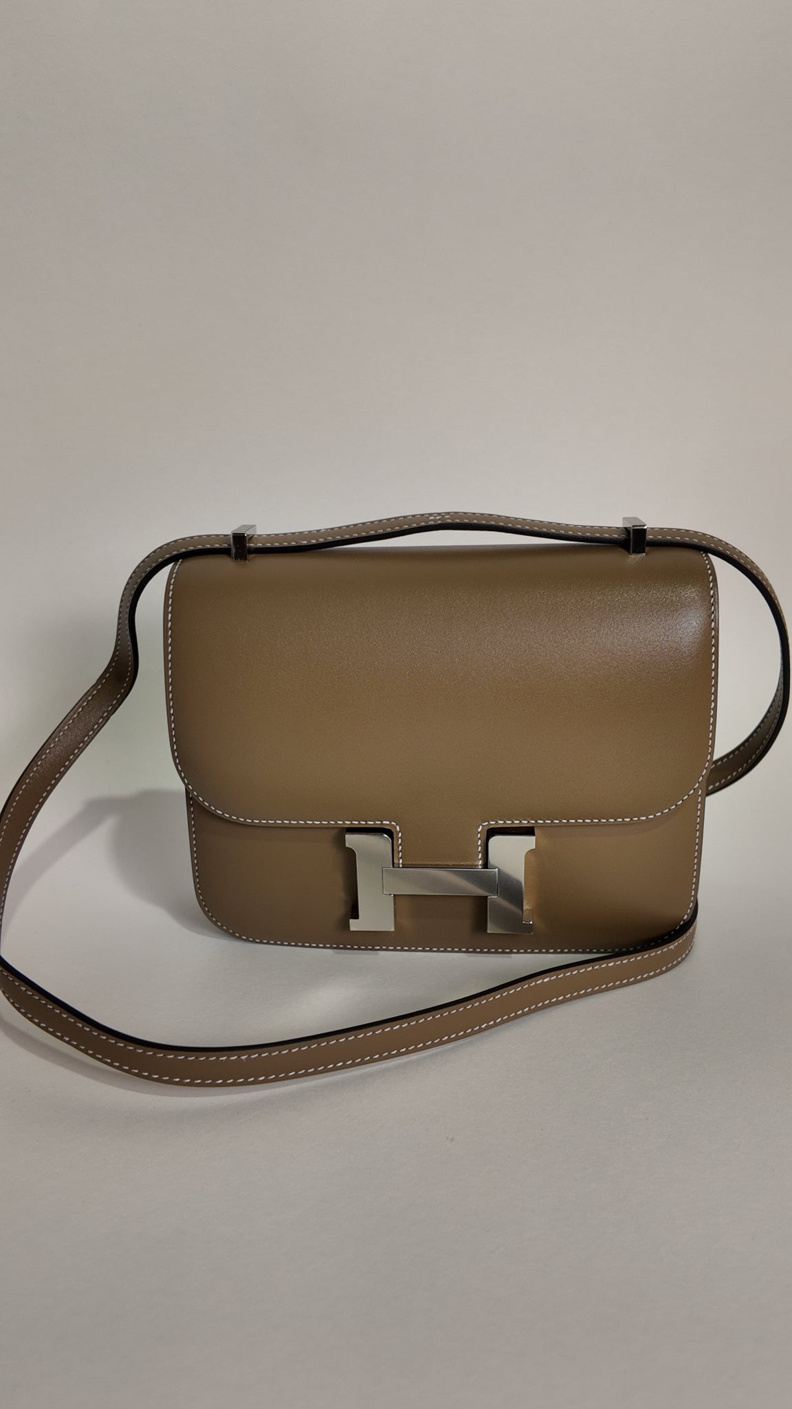 HERMES ETOUPE CONSTANCE 18 EPSOM W/ PALLADIUM HARDWARE - PRISTINE. FULL SET.