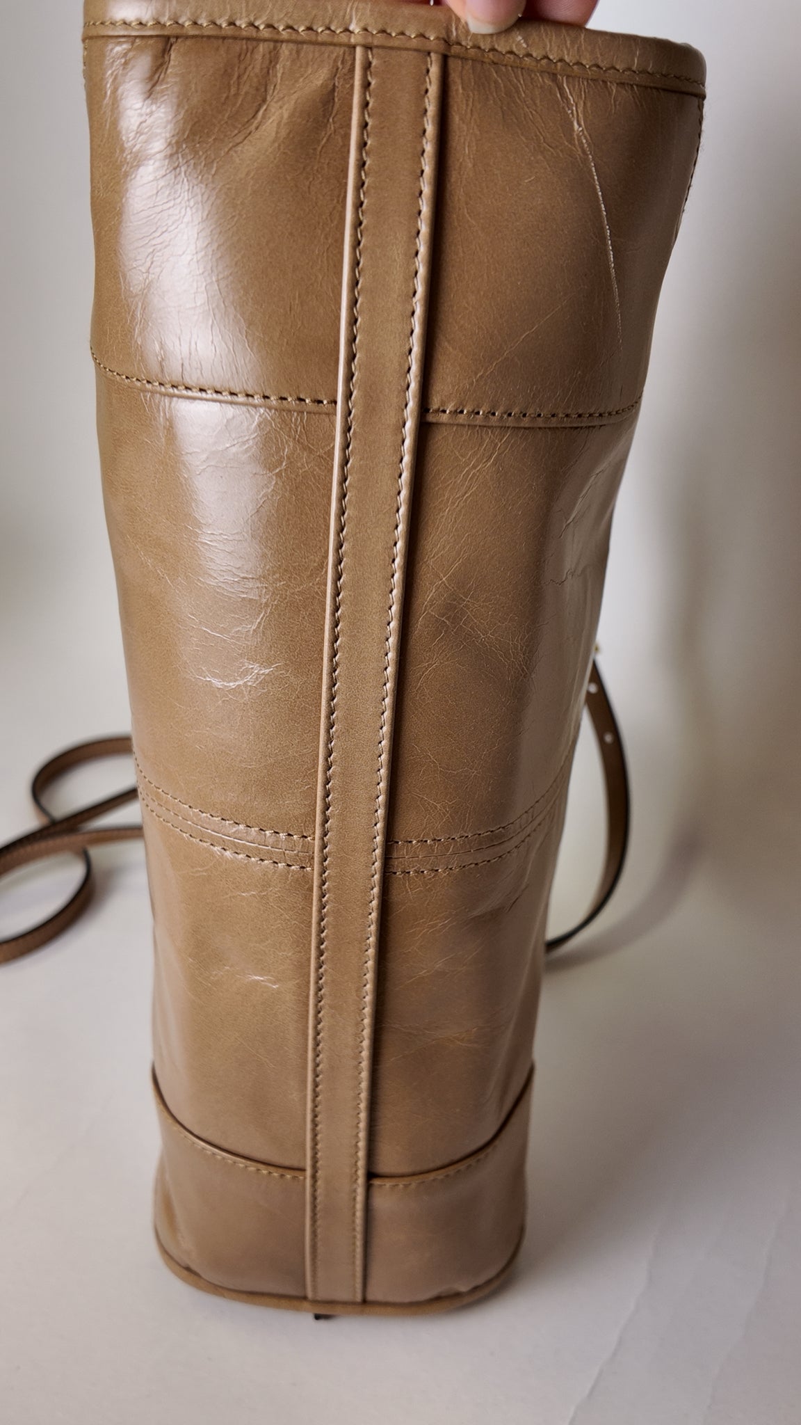 BONNIE EAST WEST LEATHER SHOULDER BAG IN CAMEO