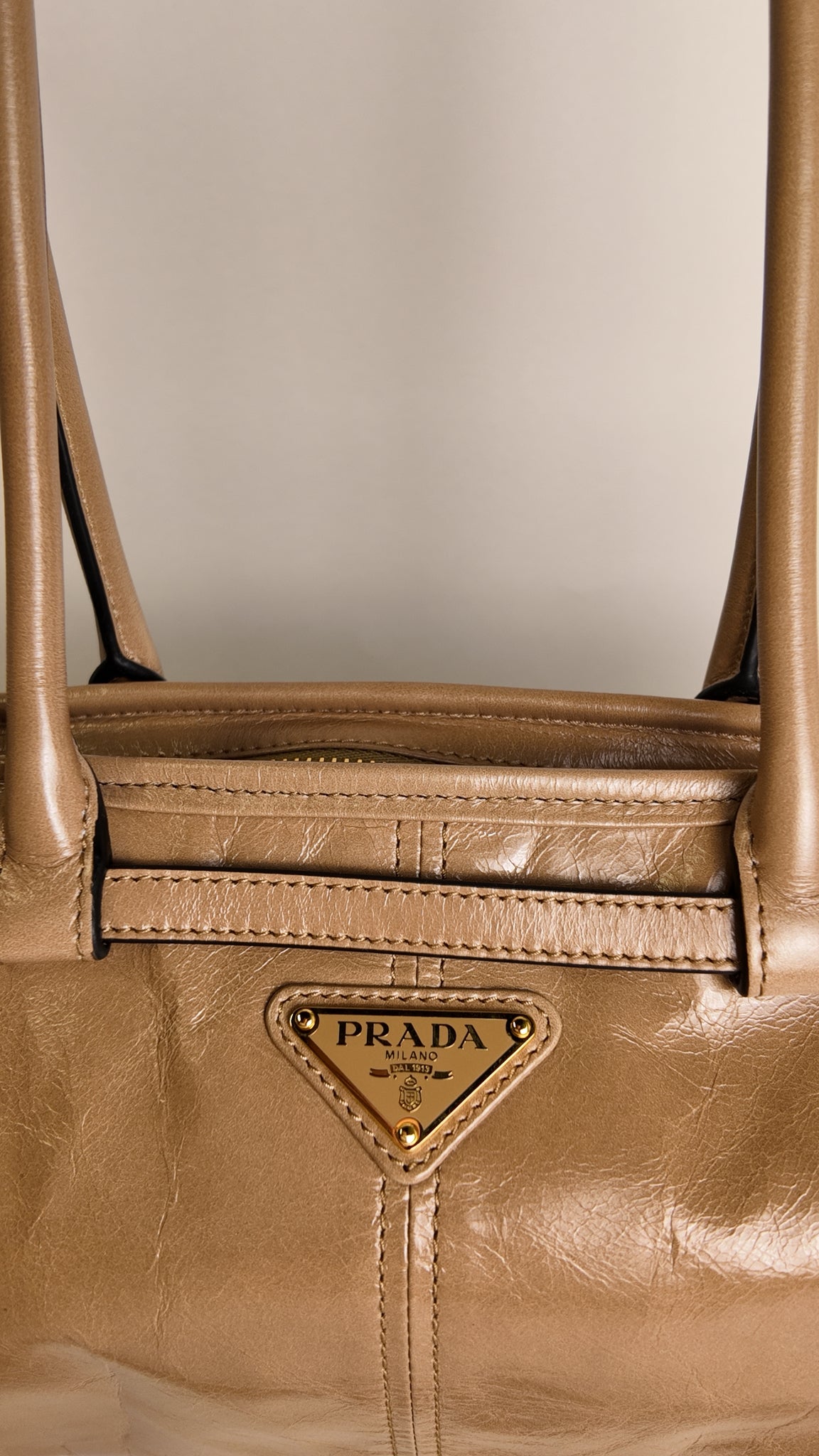 BONNIE EAST WEST LEATHER SHOULDER BAG IN CAMEO