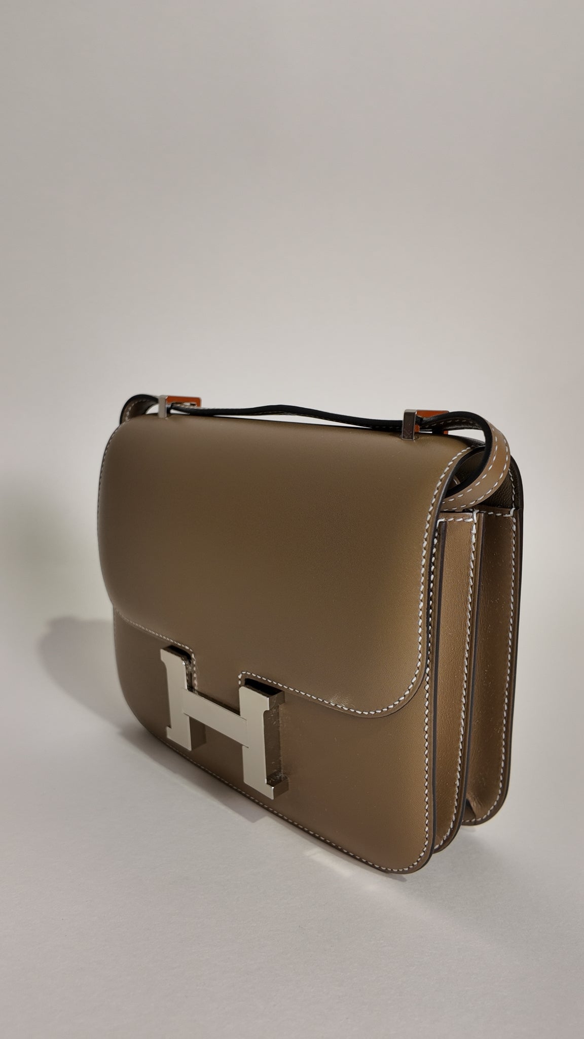 HERMES ETOUPE CONSTANCE 18 EPSOM W/ PALLADIUM HARDWARE - PRISTINE. FULL SET.