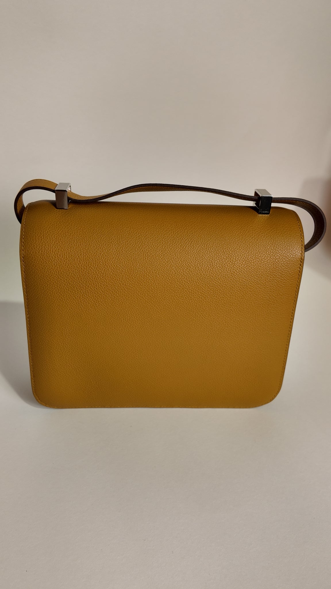 HERMES GOLD CONSTANCE 24 EPSOM W/ PALLADIUM HARDWARE - PRISTINE. FULL SET.