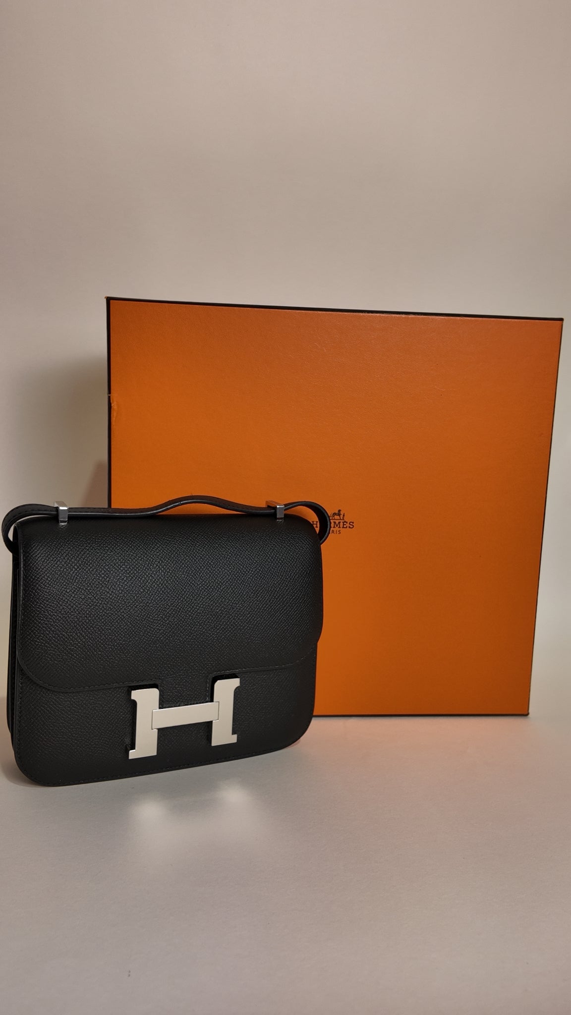 HERMES BLACK CONSTANCE 18 EPSOM W/ PALLADIUM HARDWARE - PRISTINE. FULL SET.
