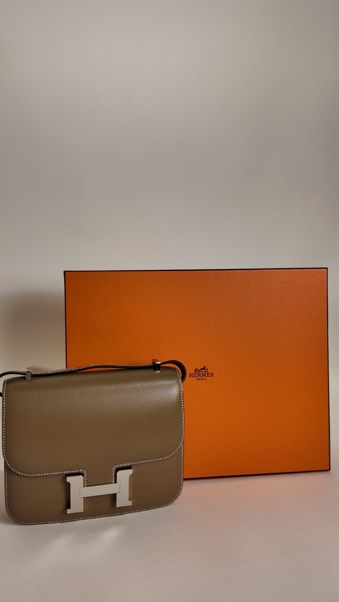 HERMES ETOUPE CONSTANCE 18 EPSOM W/ PALLADIUM HARDWARE - PRISTINE. FULL SET.