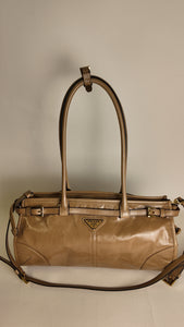 BONNIE EAST WEST LEATHER SHOULDER BAG IN CAMEO